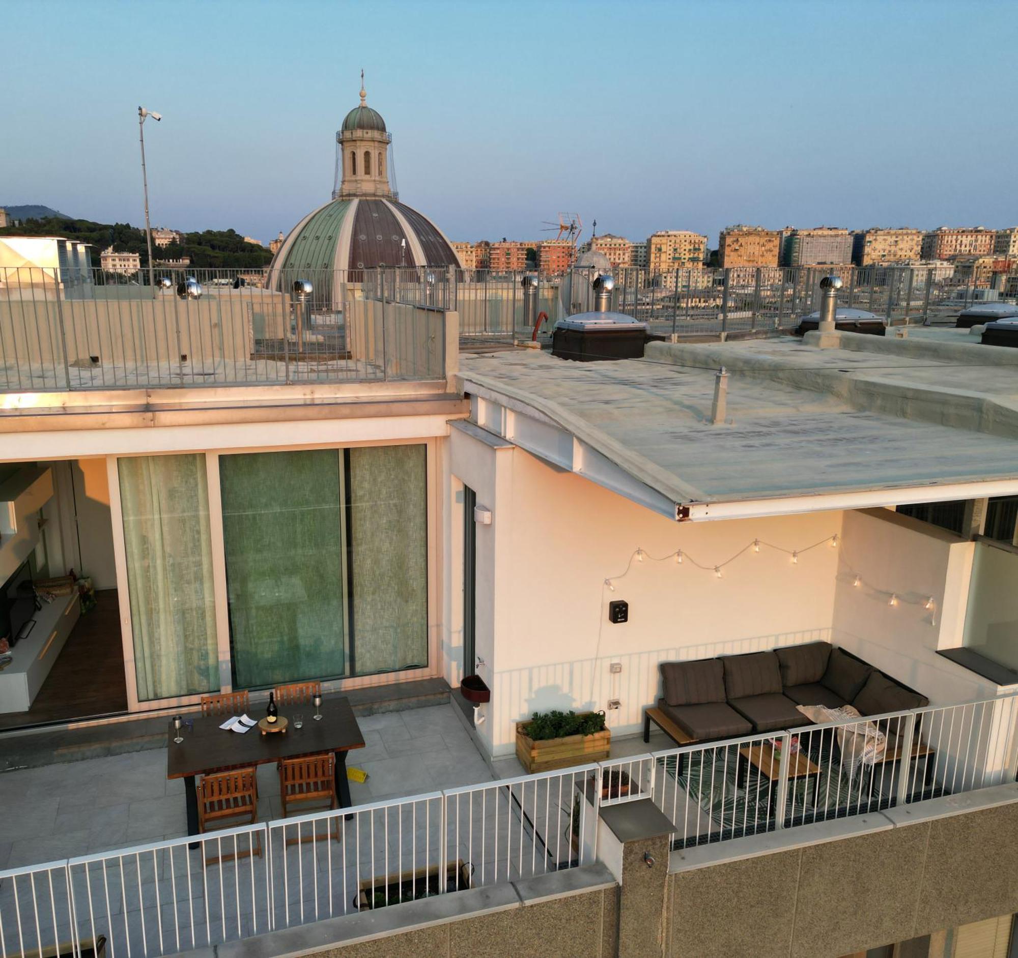 Apartamento Attico Luxury Con Parcheggio E Terrazza Vista Mozzafiato Génova Exterior foto